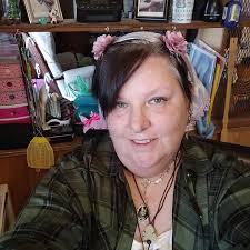 How to clean plastic cutting boards?