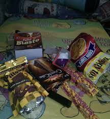 Coklat memang sering dibuat variasi bentuk yang unik dan menarik. Lepoy On Twitter Ujan2 Ngemil Sm Ibu Sm Devy Dikamar G Http T Co Xodptue3iv