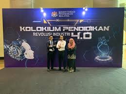 Industri revolusi 4.0 merupakan antara revolusi yang diambil berat oleh pihak kerajaan. Kolokum Pendidikan Revolusi Industri 4 0 Fakulti Sains Komputer Dan Teknologi Maklumat