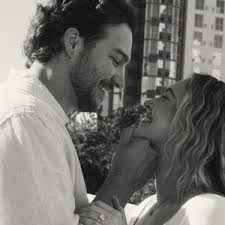 Alexis Knowles and Aaron Dix's Wedding Registry