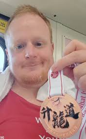 I am hard pressed to find anything bad to say about this game. Aside from a  few minor bugs involving HP calculation and the fact that the game  sometimes skips your turn