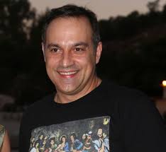 Check spelling or type a new query. Krateros Katsoylhs Mas Afhse Sto Dromo Freegossip Gr