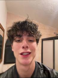 Boxer Defends Girlfriend in Street Incident