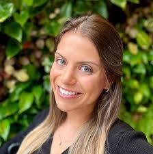 Julie Knudsen's Instagram, Twitter & Facebook