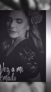 Mujer Cantando En El Espiritu Santo