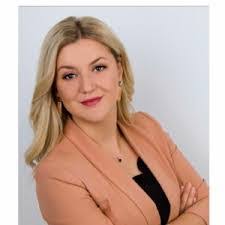 Nicole Hanke's Instagram, Twitter & Facebook