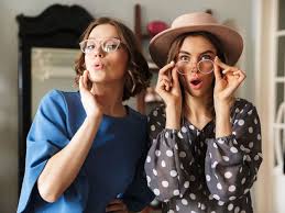 Bingkai bercorak juga sesuai kerana muka akan kelihatan sedikit lebar dan seimbang. Biar Tambah Pd Ini Model Kacamata Untuk Wajah Bulat Dan Hidung Pesek Galadiva Com