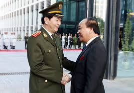Gia đình chúng tôi xúc động bày tỏ lòng biết ơn sâu sắc tới các vị lãnh đạo đảng, nhà nước, các cơ quan đoàn thể, ban bảo vệ chăm sóc sức khỏe, các giáo sư, bác sĩ bệnh viện 108 và các chuyên gia. Bao Ä'a Náºµng Ä'iá»‡n Tá»­