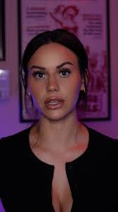 Sophie Simons's Instagram, Twitter & Facebook