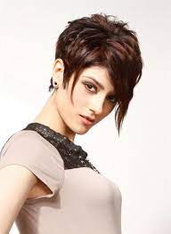 La coupe courte à mèche la coupe courte femme avec mèche est elle aussi en vogue. Coupe De Cheveux Courts Nuque Courte Et Longue Meche A L Avant Photo Coiffure 2017 Cheveux Courts Nuque Cheveux Courts Coupe De Cheveux