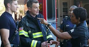 9 1 1 Gets Renewed For Season 2 On Fox The New Ryan Murphy And Brad Falchuk Drama 9 1 1 Will Return For All New Episodes In Th Fox Tv Shows Tv News Tv Shows
