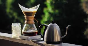 It comes with the brewing container, rubber stopper, 2 reusable filters and the glass decanter with lid… The Complete Guide To Japanese Iced Coffee