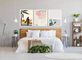 Per abbellire le pareti di una camera da letto moderna è possibile utilizzare delle tele astratte, multicolore e dai colori marcati che conferiranno un carattere distintivo alla zona notte. Quadri Moderni 20 Idee Per Rendere Le Pareti Di Casa Uniche Ispiratevi