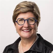 Deanne Stuart's Instagram, Twitter & Facebook