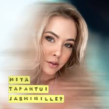 Bordercollie Win viihtyy apuna sienimetsällä