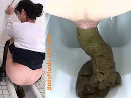 EE-220 盗撮 おしがま状態でトイレに入ってきた 女子校生の尿の軌跡 Voyeur Girls HD