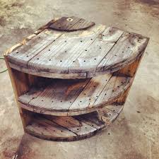 Kabeltrommel Als Eckboden Rustikales Design Upcycling Recycling Holz Tisch Diy Rustikmobilya In 2020 Kabeltrommel Holz