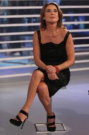 Attrice, cantante, autrice, regista, artista di palcoscenico. Picture Of Lina Sastri