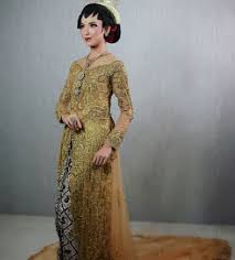 Sentuhan warna putih di bagian pintu, jendela, dan. Gamis Hitam Kombinasi Kuning Emas Gambar Islami