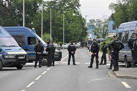 Des centaines de gendarmes étaient déployés sur place pour empêcher. 5jgtrefn4frqlm