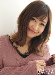 外ハネがかわいいオシャレミディ 髪型ミディアム ヘアスタイル 女性 スタイル