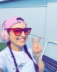 Tami Farley's Instagram, Twitter & Facebook