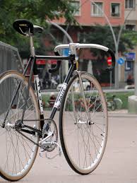 Zeus Pista Restored Paintjob By Http Www Pic Astudio Com Retro Fahrrad Fahrrad Fixie Fahrrad