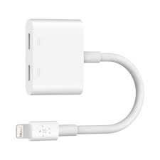 While i was working on my iphone 4s, i suddenly noticed images cracking up and after a while my iphone went dead. Belkin Lightning Audio Charge Rockstar