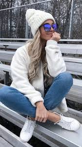 From easy and simple basic beanies and chunky knit hat patterns to fancy intricate cables and bobble hats! 30 Cozy Comfy Fall Outfit Ideas For Ladies Street Styles Winter Fashion Outfits Winter Outfits Casual Winter Outfits