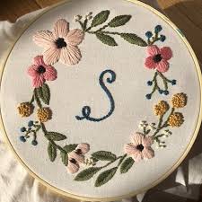 Pdf color sequence sheet is included. Amanda Amorello Ha Anadido Una Foto De Su Compra Hand Embroidery Pattern Hand Embroidery Art Floral Embroidery Patterns
