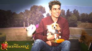 Pie de foto, boyce interpretaba el papel de carlos de vil en los descendientes. Doliu In Lumea Filmului A Murit Cameron Boyce Star Disney Actorul Avea Doar 20 De Ani Video