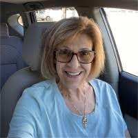 Lisa Pace's Instagram, Twitter & Facebook