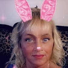 Heidi Cantwell's Instagram, Twitter & Facebook