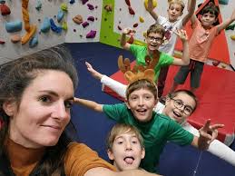 J'ai le plaisir de vous annoncer que j'occupe le poste de Monitrice  d'escalade chez Vertic'halle (en Valais) depuis le mois de septembre 2022🤗 