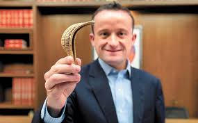 Arriola aseguró en que 2012 ya no era director del imss, sino titular de la comisión federal para la protección contra riesgos sanitarios (cofepris), sin embargo, animal político señaló que mikel sí estuvo a cargo del instituto cuando comenzaron a circular los contratos a una red de seis empresas proveedoras de equipo e instrumentos. Mikel Arriola El Fin Del Programa De Chabelo Uno De Mis Trofeos