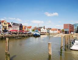 Darunter sind 1412 wohnimmobilien und 564 gewerbeimmobilien. Immobilien In Husum Kaufen Nord Ostsee Sparkasse
