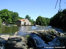 La Sevre Nantaise Le Site Du Moulin De Poupet Sevre Nantaise Saint Malo Du Bois Est L Exemple Type D Un Petit Haut Lieu Ou Le Pay Saint Malo Paysage Nantes