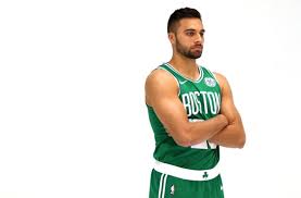 Max strus er 24 år, født (28/3/1996) og han er 196cm høj. How Max Strus Contract Affects The Boston Celtics Roster