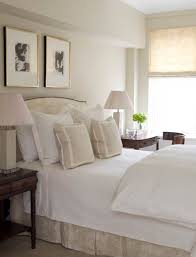 Mrs Howard S Interiors Contemporary Interior Design New York Apartment By Phoebe Howard Dormitorios Interiores De Casa Ropa De Cama De Lujo