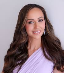 Alissa Glover's Instagram, Twitter & Facebook