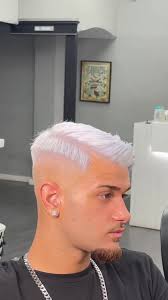 Este es el tinte del verano🤣 Side para (corte francés) con color blanco🤍  #sidepart #cortefrances #blanco #color #peinados #barber #fade #viral  #foryou #parati