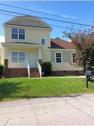 1921 Kennedy St Kennedy St Columbia Sc Houses For Rent Rent Com House Renting A House House Rental