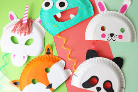 Hier finden sie eine liste kostenloser bastelvorlagen und bastelbögen. Faschingsmasken Basteln Anleitung Kindermasken Aus Pappteller Talu De