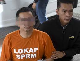 Astro awani tidak melaporkan sebarang kejadian tembakan melibatkan seorang pegawai khas menteri di jabatan perdana menteri. Kes Tenaga Solar Bekas Pegawai Khas Najib Dibebaskan Utusan Borneo Online