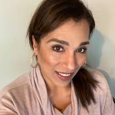 Carrie Amos's Instagram, Twitter & Facebook