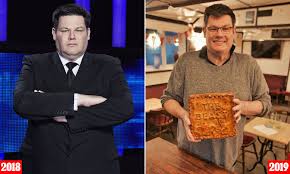 The chase's mark labbett has shed a lot of weight. The Chase S Mark Labbett Shows Off Three Stone Weight Loss At Quiz Daily Mail Online