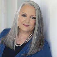 Laura Lipscomb's Instagram, Twitter & Facebook