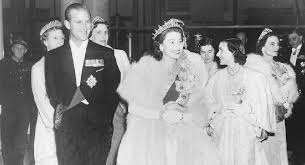 El duque de edimburgo fue hoy dado de alta del hospital king edward vii y ha regresado al castillo de windsor tras haber recibido tratamiento por una infección y tras una intervención exitosa de una condición preexistente (de. Felipe De Edimburgo El Hombre Que Dejo Todo Por La Reina Isabel Ii Revista Caras