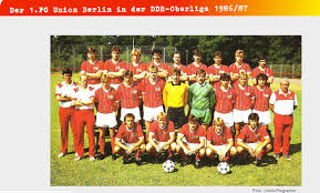 It shows all personal information about the players, including age, nationality, contract duration and current market value. Union Berlins Neues Heimtrikot Konnte An Eine Oberliga Saison Erinnern Textilvergehen