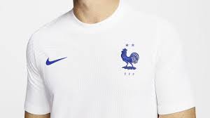 L'euro 2020 étant reporté à 2021, certains joueurs risquent de perdre beaucoup à attendre un an de plus pour disputer cette compétition avec leur sélection nationale. Les Nouveaux Maillots De L Equipe De France Pour L Euro Entrent En Scene